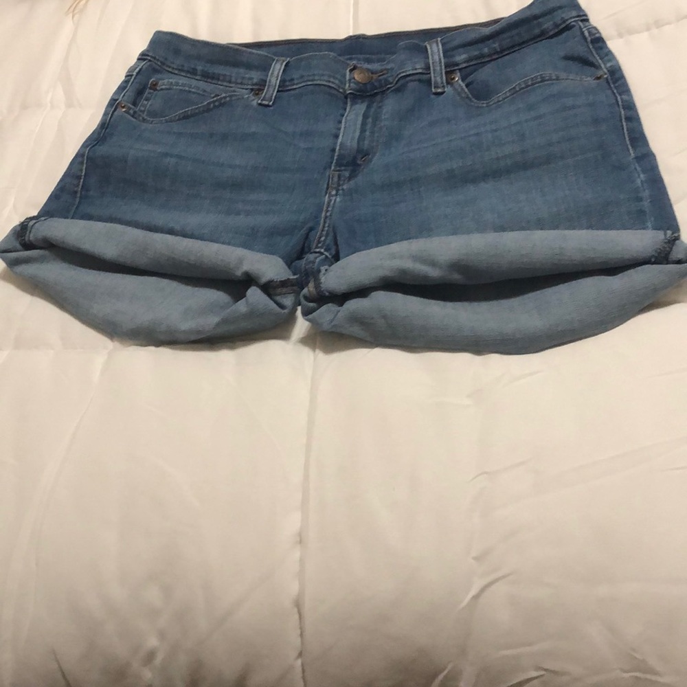 Ladies Levi shorts